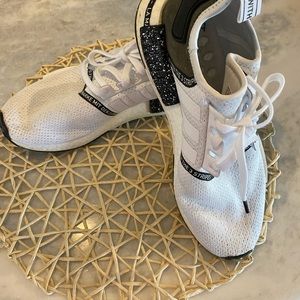 Adidas Boost white black men strainer size 10 1/2